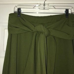 Plus boohoo green cropped stretchy pants with tie